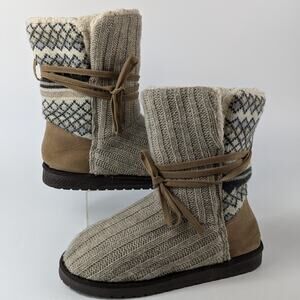 Muk Luks Womens Size 9 Slipper Boots Cozy Essentials Reliable Milwaukee Faux Fur